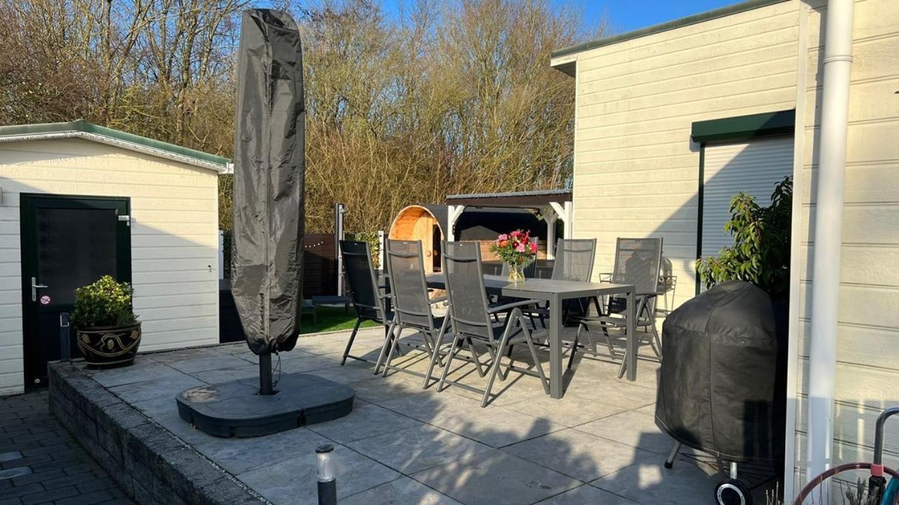 Chalet Buutengeweun, Met Luxe Jacuzzi En Tonsauna Sint Annaland Kültér fotó
